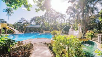 Kolam renang terbuka