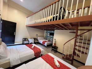 Desk, free WiFi, bed sheets - Vista Venice Resort (Morong)