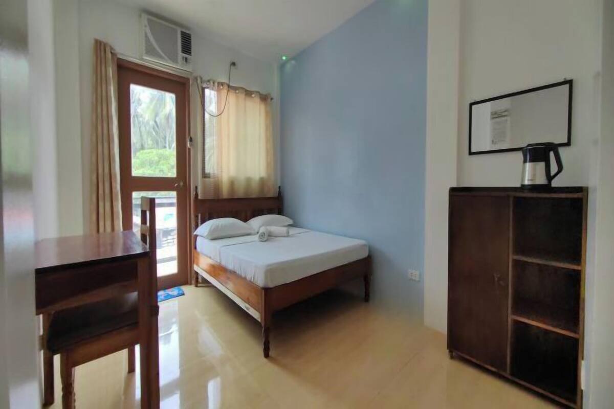 Desk, free WiFi, bed sheets