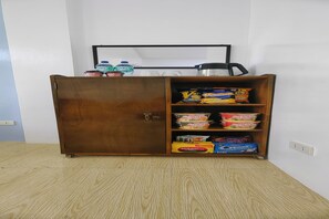Quarto casal standard | Escrivaninha, camas extras/dobráveis (sobretaxa), Wi-Fi de cortesia