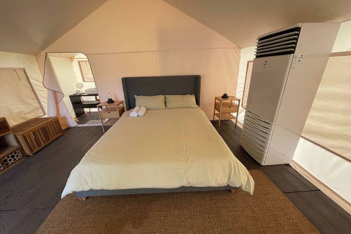 WiFi (free), bed sheets