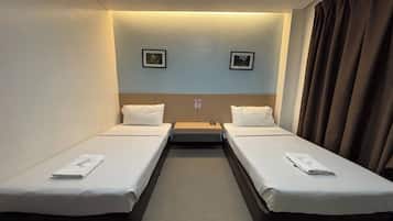 Quarto duplo standard | Ferros/tábuas de passar roupa, Wi-Fi de cortesia, roupa de cama