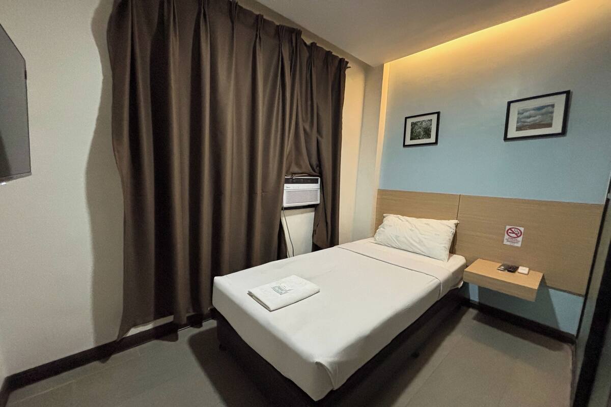 Quarto solteiro standard | Ferros/tábuas de passar roupa, Wi-Fi de cortesia, roupa de cama