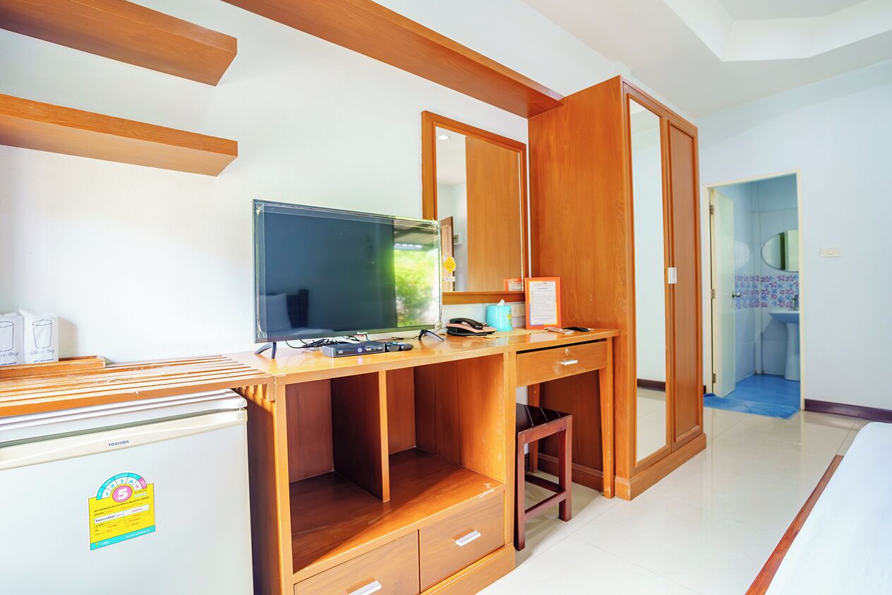 Double Room | Desk, free WiFi, bed sheets