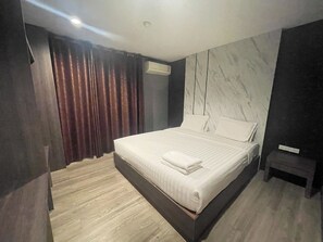 Suite, 2 Bedrooms | Desk, free WiFi, bed sheets - Carpediem Hotel (Rayong)
