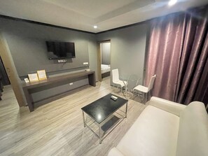 Suite, 2 Bedrooms | Desk, free WiFi, bed sheets - Carpediem Hotel (Rayong)