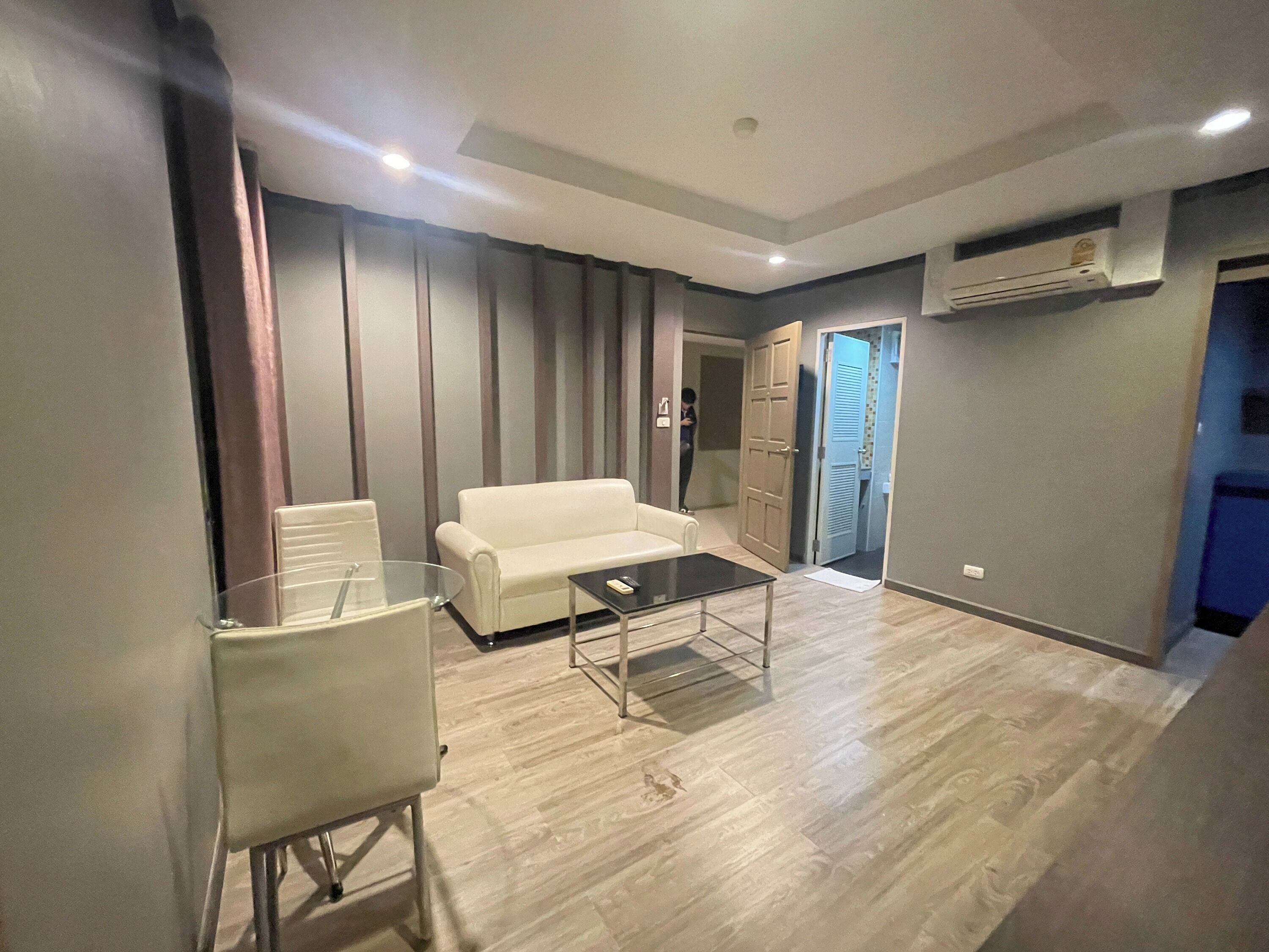 Bureau, Wi-Fi gratuit, draps fournis