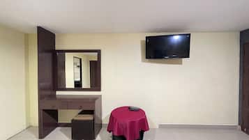 Habitación Deluxe | Caja fuerte, escritorio, tabla de planchar con plancha y wifi gratis