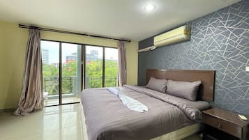 Suite, Balcony | In-room safe, desk, iron/ironing board, free WiFi