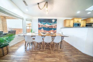 Dining - Stonecliff Oasis- w/ Hot tub (Page)