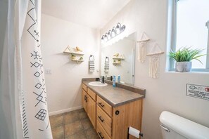 Shower, shampoo - Stonecliff Oasis- w/ Hot tub (Page)