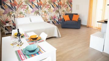 Iron/ironing board, free WiFi, bed sheets