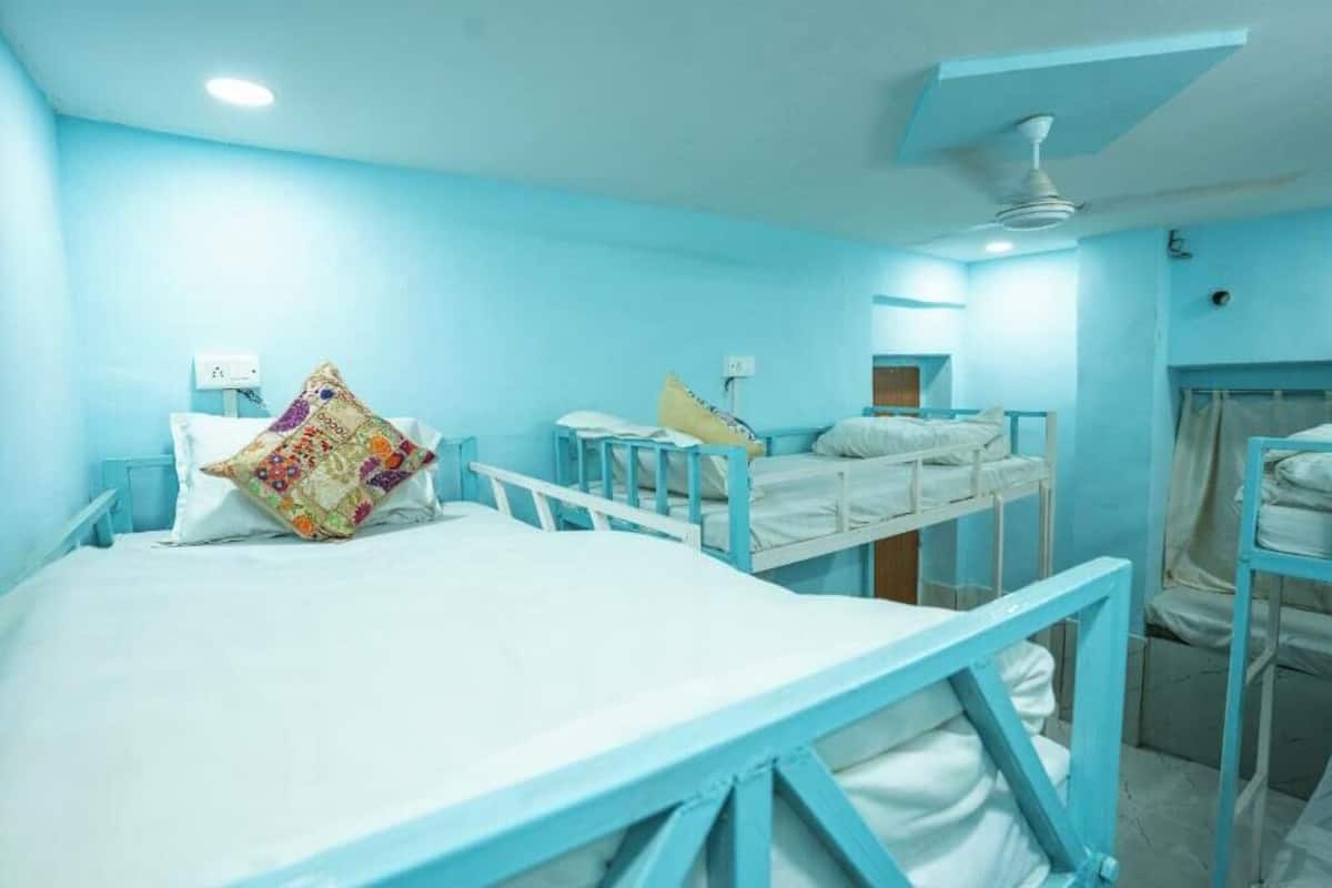 Basic Triple Room | Soundproofing, free WiFi, bed sheets
