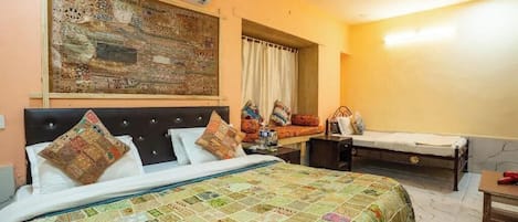 Soundproofing, free WiFi