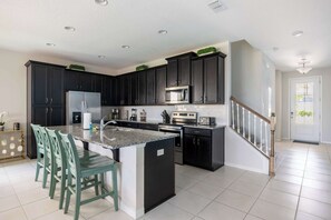 Fridge, microwave, oven, stovetop - ‼️Sun-Kissed 5BR Villa‼️ | Pool & Family Ready (Kissimmee)