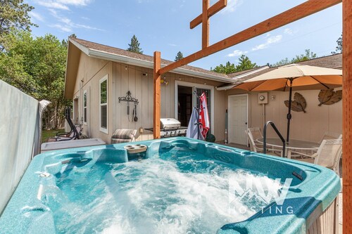 Charming Retreat Near Trails w/ Hot Tub & Games!