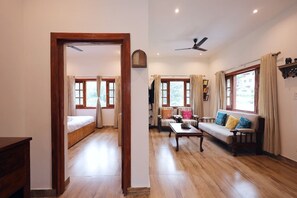 Suite, balkon, uitzicht op bergen | Een bureau, een laptopwerkplek