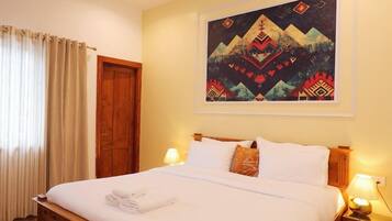 Escritorio y espacio para trabajar con laptop