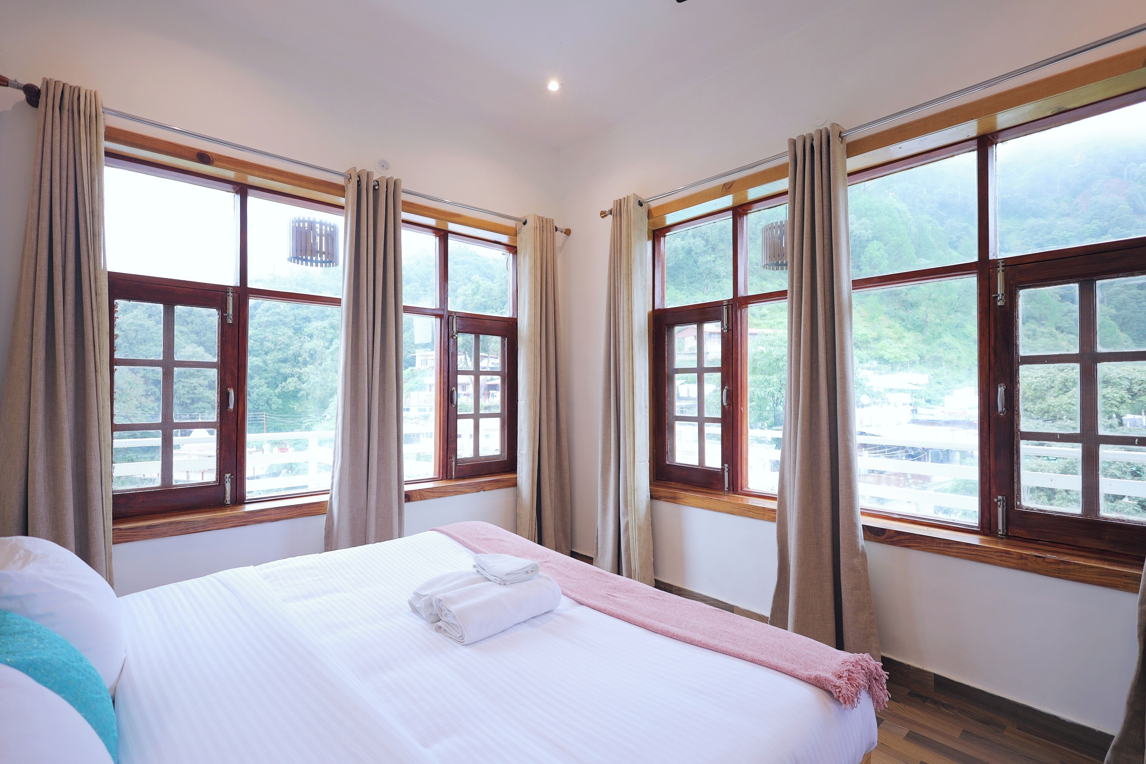 デラックス ルーム | デスク、ノートパソコン用作業スペース