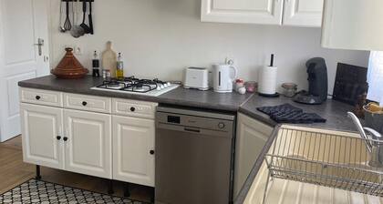 Welcoming 2-bedroom house in Cléré-les-Pins, many castles around.