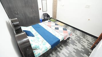 Standard Room | Soundproofing, free WiFi