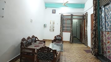 Economy Room | Living area