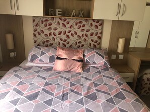 Cabin | 2 bedrooms, iron/ironing board, free WiFi, bed sheets - Seaside 2-bed Caravan Retreat - Sleeps 6 & Parking (Prestatyn)