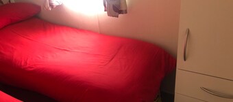 Seaside 2-bed Caravan Retreat - Sleeps 6 & Parking