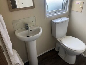 Cabin | Bathroom | Shower, hair dryer, towels - Seaside 2-bed Caravan Retreat - Sleeps 6 & Parking (Prestatyn)