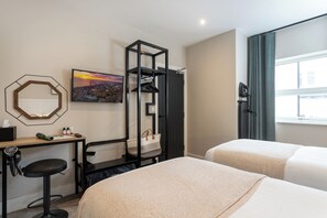 2 habitaciones, escritorio y espacio para trabajar con laptop 