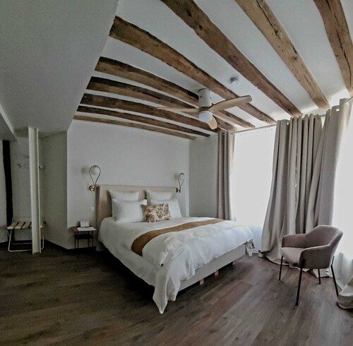 4 Charming Suites & downtown