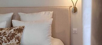 4 Charming Suites & downtown