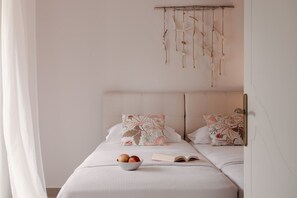 3 bedrooms, iron/ironing board, Internet, bed sheets - Paradise Overlook - Beachfront Villa (Pefkohori)