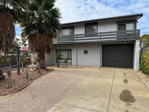 Aqua Vista - Games room! plenty of room for parking! Dog friendly!