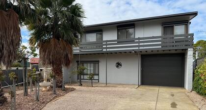 Aqua Vista - Games room! plenty of room for parking! Dog friendly!