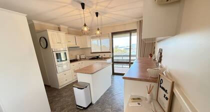 Aqua Vista - Games room! plenty of room for parking! Dog friendly!