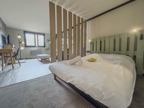 1 bedroom, desk, iron/ironing board, WiFi