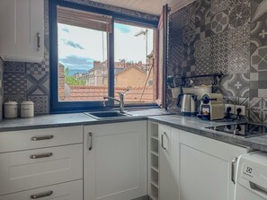 Fridge, microwave, stovetop, coffee/tea maker