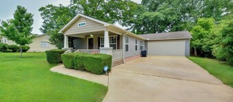 Overtime Outpost-Book for 2025 football season and more! Fenced in back-yard!