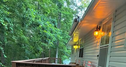 Private COMFY SECLUDED MOUNTAIN HOME surrounded by trees & views of nature.