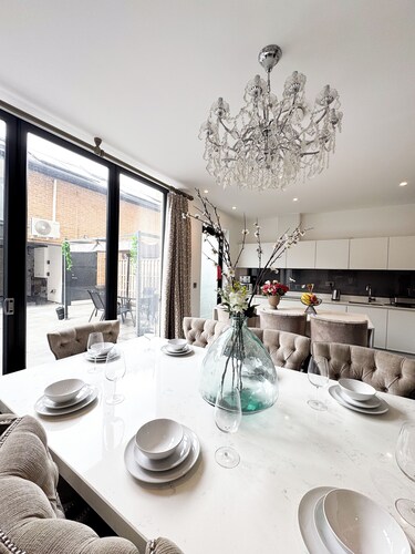 GrandLux Stays - 5BR  Shepherd's Bush