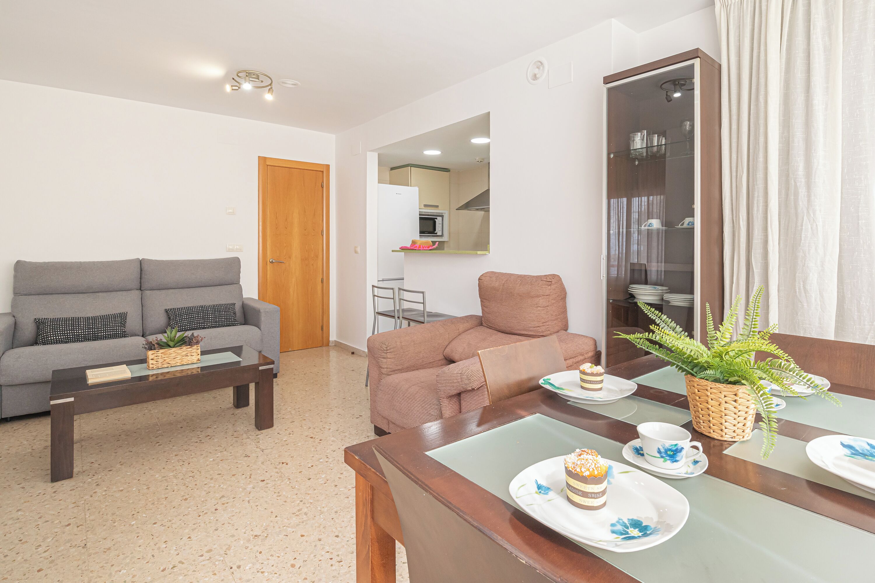 Leilighet – standard, flere soverom (Benidorm Levante Beach 6B) | Oppholdsområde | En 21-tommers Flatskjerm-TV med kabel-kanaler