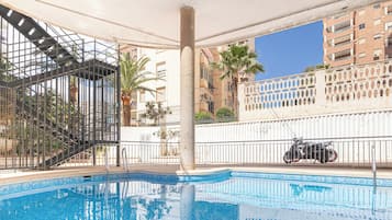 Apartamento estándar, 1 habitación, microondas (Benidorm Levante Beach 6B) | Piscina | Una piscina al aire libre de temporada