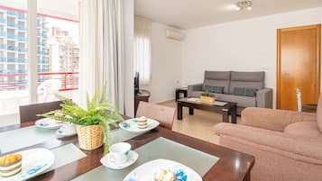 Standard Apartment, Multiple Bedrooms (Benidorm Levante Beach 6B) | Dining