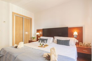 标准公寓, 多间卧室 (Benidorm Levante Beach 11A) | 1 多间卧室、笔记本电脑工作区、熨斗/熨衣板、免费 WiFi