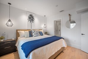 3 bedrooms, desk, iron/ironing board, free WiFi