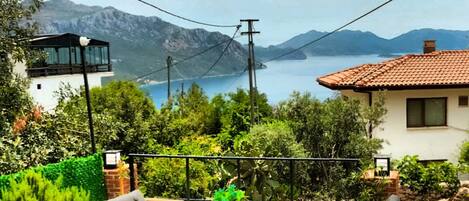 تناول الطعام بالخارج