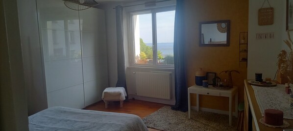 2 habitaciones, tabla de planchar con plancha, wifi y ropa de cama 