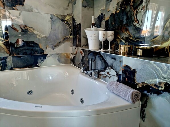 Jetted bath, hair dryer, towels, soap - DRAMA @ Danza Del Mar / for Adults - View, Heated pool, Hot tub, Fast WI-FI (Vir)