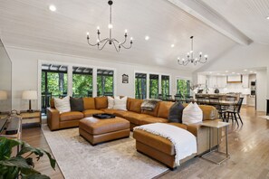 Smart TV, fireplace, video games, table tennis